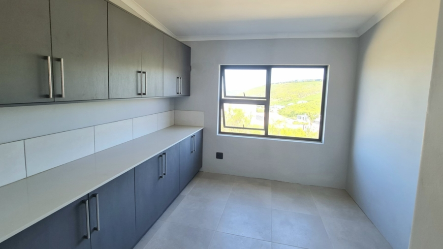 4 Bedroom Property for Sale in Whale Rock Western Cape
